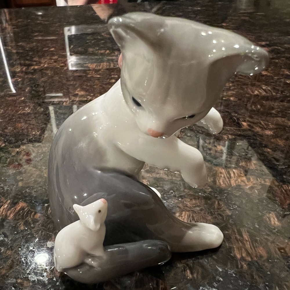 Lladro Cat and Mouse Figurine perfect condition no box